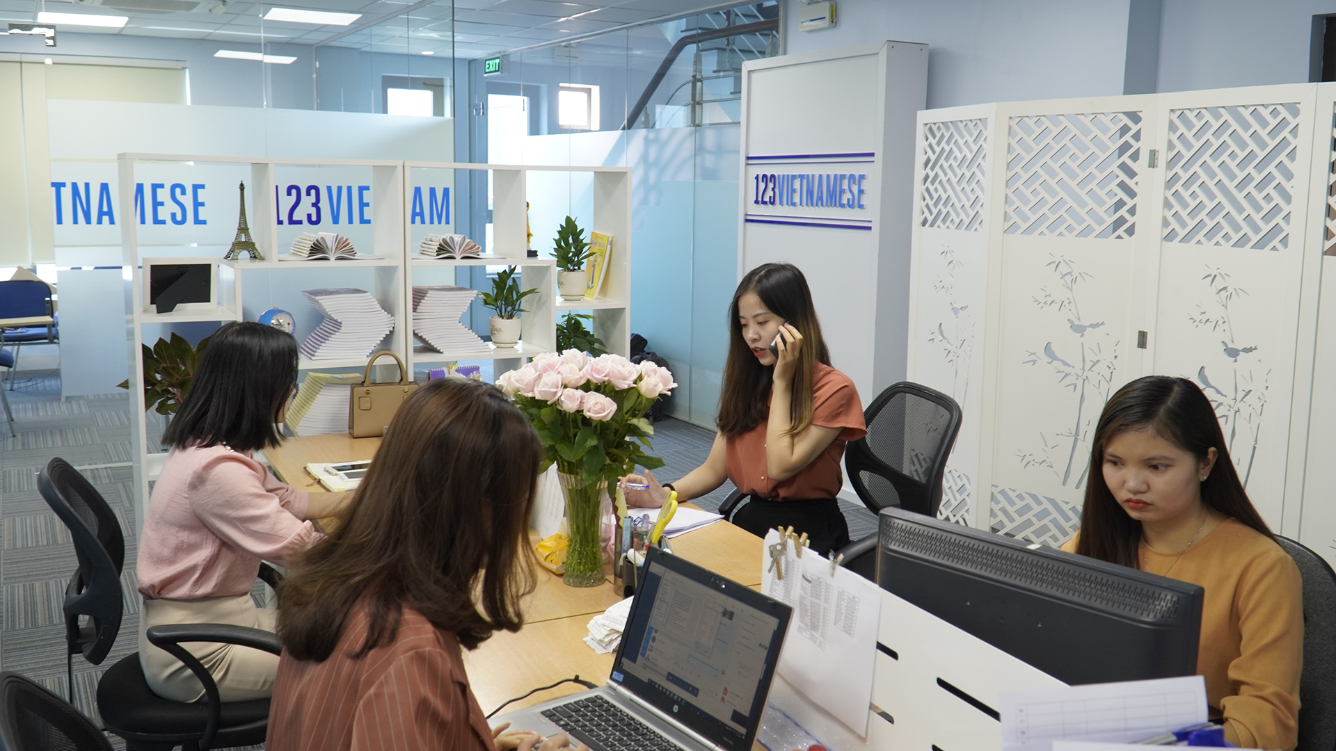 Người nước ngoài học tiếng Việt ở đâu?