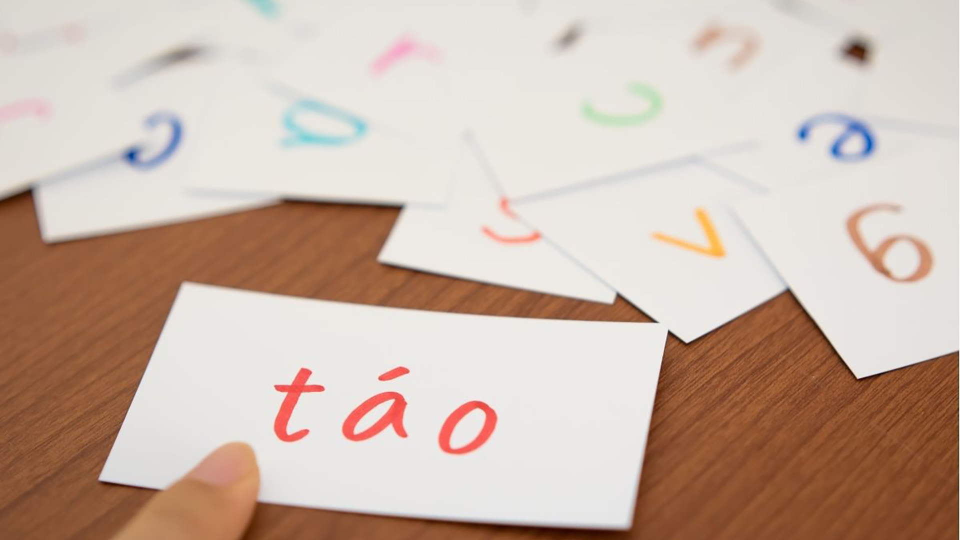 Kỹ thuật dạy ngữ âm tiếng Việt cho người nước ngoài trong buổi học đầu tiên